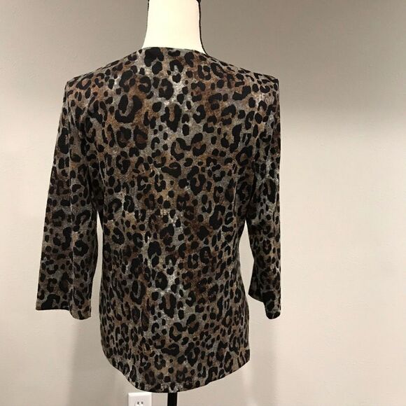 Animal print V-neck long sleeve top - Picture 5 of 8